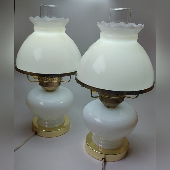 ⭐️HOST PICK!⭐️Set of 2 Vintage Milk Glass Lamps, GUC - Picture 8 of 10